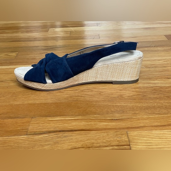 Lands’ End Women’s Suede Slingback Wedge Sandals Radiant Navy Size 10 - Picture 6 of 9
